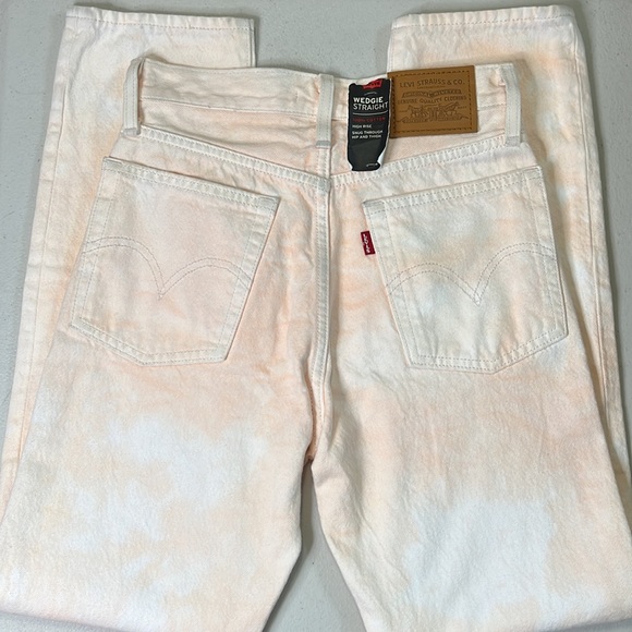LEVI’S PREMIUM WEDGIE STRAIGHT FIT WOMEN'S JEANS- in the peach (size 24x28) - Picture 5 of 8